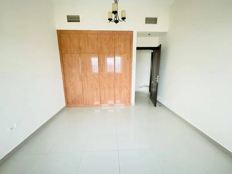 Chiller free-3BR Flat  --Rent 72 K --1 Month Free-Store--2 Parking