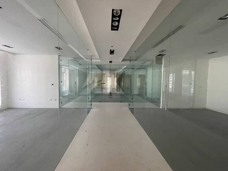 A PERFECT BLEND OF WORK AND LUXURY / VACANT COMMERCIAL SPACE FOR RENT