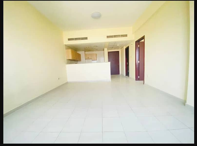 شقة في I-03،الحي المغربي،المدينة العالمية 1 غرفة 30000 درهم - 6360550