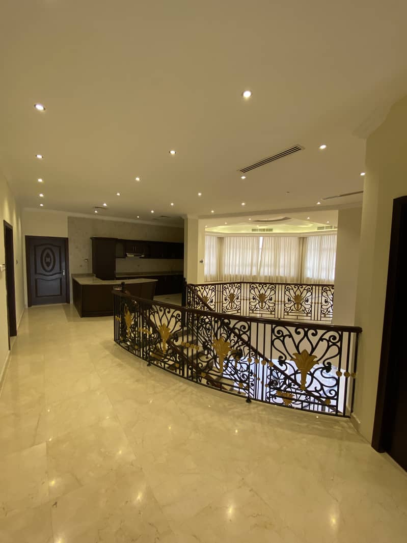 Luxury villa very good location mizhar ( 5 bed room + 2 living room + majli