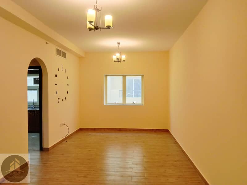 luxurious 1-BR apt•wooden floor•wardrobe•spacious & bright • family building•No deposit•parking free• just/26