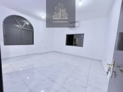 Studio for Rent in Al Wahdah, Abu Dhabi - Huge Luxury studio with proper kit in the heart of the city