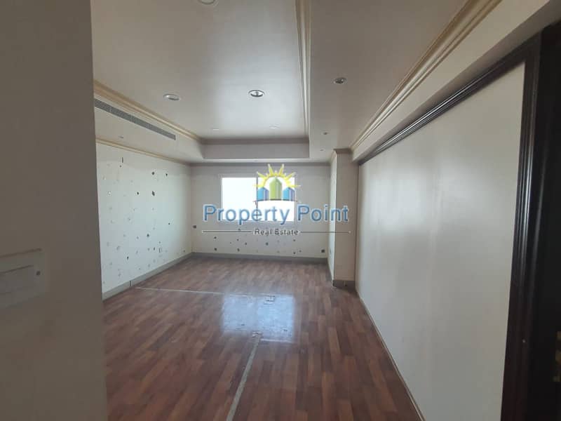 Huge Commercial Villa for RENT | Perfect Location for Business | Spacious Hall and Rooms | Delma Street