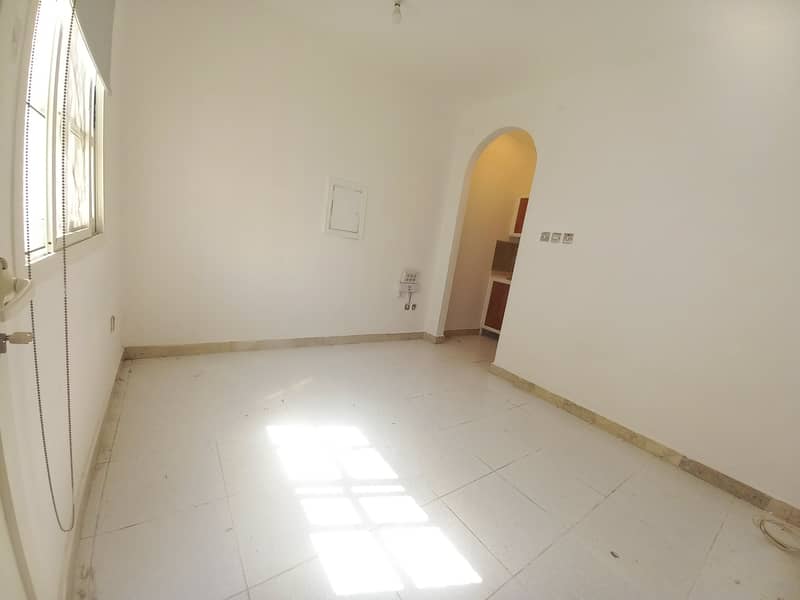 VIP Offer Spacious Studio Shared Terrace  Monthly/1800 Free Parking  Sep Kitchen Separate Washroom in Kca