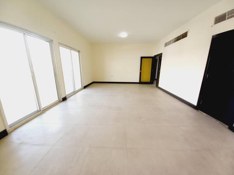 Very spacious Luxurious 3-BHK available just in 70k near to metro  only for faimly call now