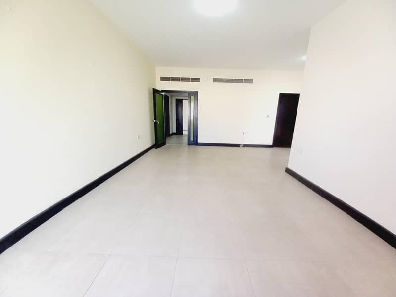 Very spacious cheap price 2bhk just in 60k near to metro  only for faimly call now