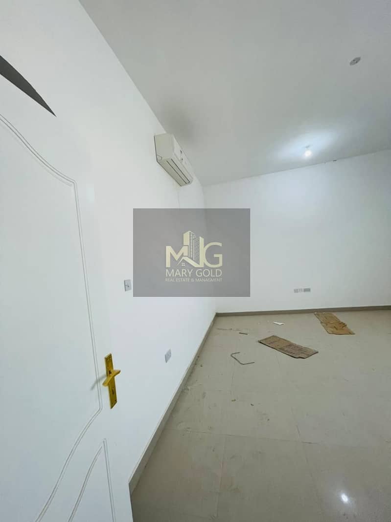 Good Condition 03 bedroom Hall available in New Shahama in 60000