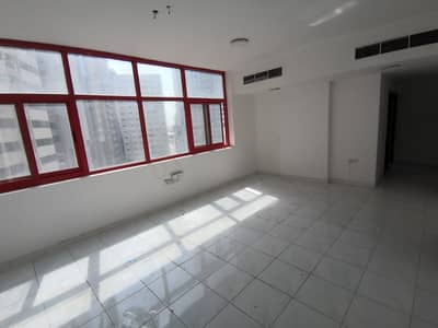 2 Bedroom Apartment for Sale in Al Taawun, Sharjah - للبيع غرفتين وصالة في منطقة التعاون على شارع العام