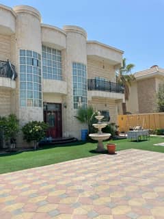 5 BEDROOM // DOUBLE STOREY // CRNTRAL A/C WITH CAR PARK