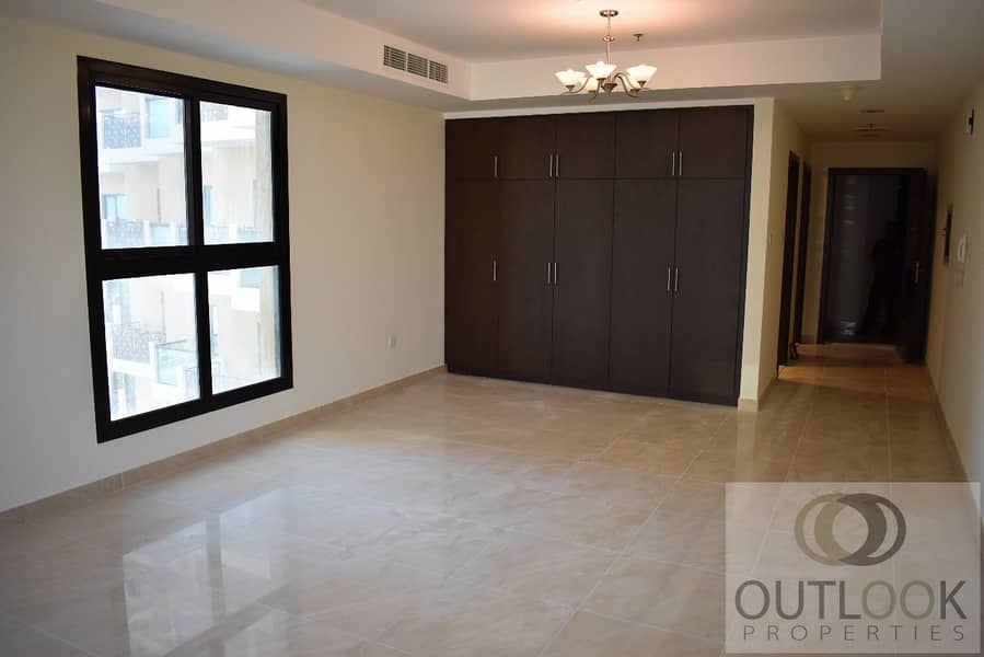 Brand New Studio I Near Metro| Lake View