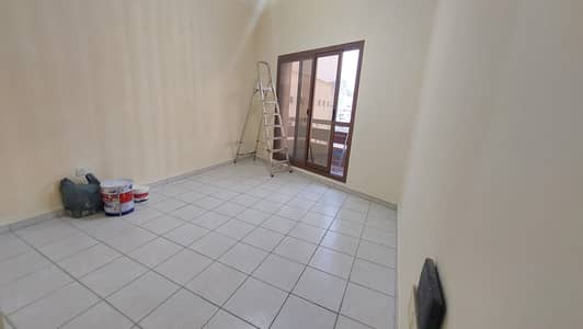Studio for Rent in Bur Dubai, Dubai - Lavish studio apartment  with balcony kitchen centeral ac well maintained building for family.