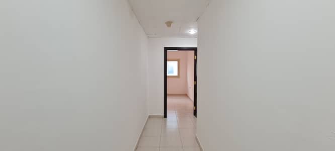 فلیٹ 2 غرفة نوم للايجار في أبو شغارة، الشارقة - شقة في أبو شغارة 2 غرف 28000 درهم - 4405669