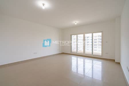 3 Bedroom Apartment for Sale in Al Reef, Abu Dhabi - Well-Maintained Unit|Blissful View|Good Investment
