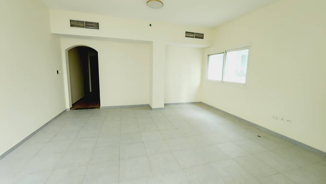 شقة في شارع التعاون الجديد التعاون 3 غرف 42000 درهم - 6394844