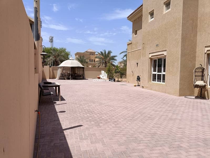 Massive 5Bed Villa | Well Maintained | 3 Majlis