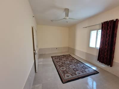 5 Bedroom Villa for Rent in Al Sabkha, Sharjah - A traditional house for rent in Al Sabkha, very clean and an excellent price
