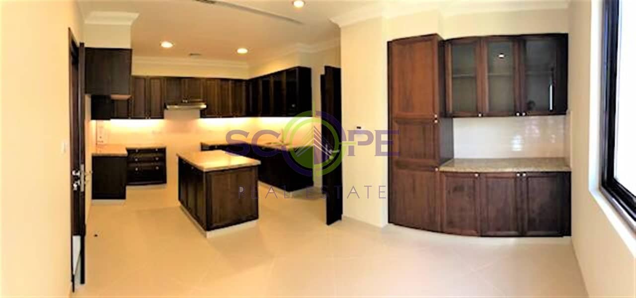 6 Type 4 | 5 Bedrooms | Single Row | Brown Wood