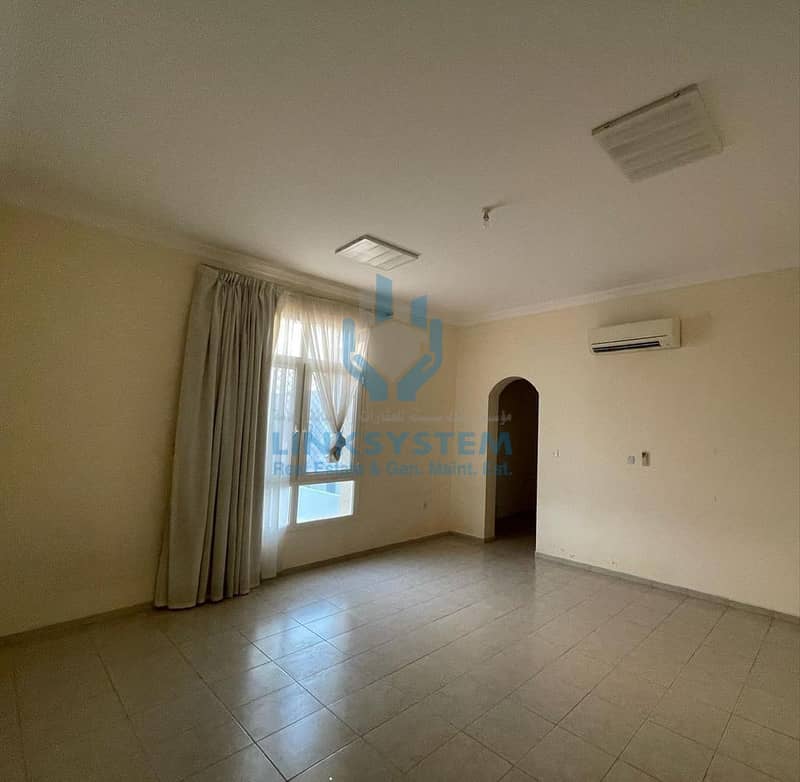 For rent residential villa Al Towayya area - 5 master bedrooms