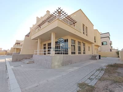 فيلا مجمع سكني 5 غرف نوم للايجار في مدينة شخبوط (مدينة خليفة ب)، أبوظبي - فيلا مجمع سكني في مدينة شخبوط (مدينة خليفة ب) 5 غرف 155000 درهم - 6361137
