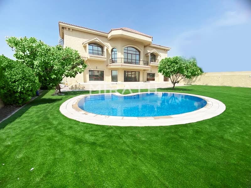 UPGRATED LARGE FAMILY VILLA POOL WITH GARDEN