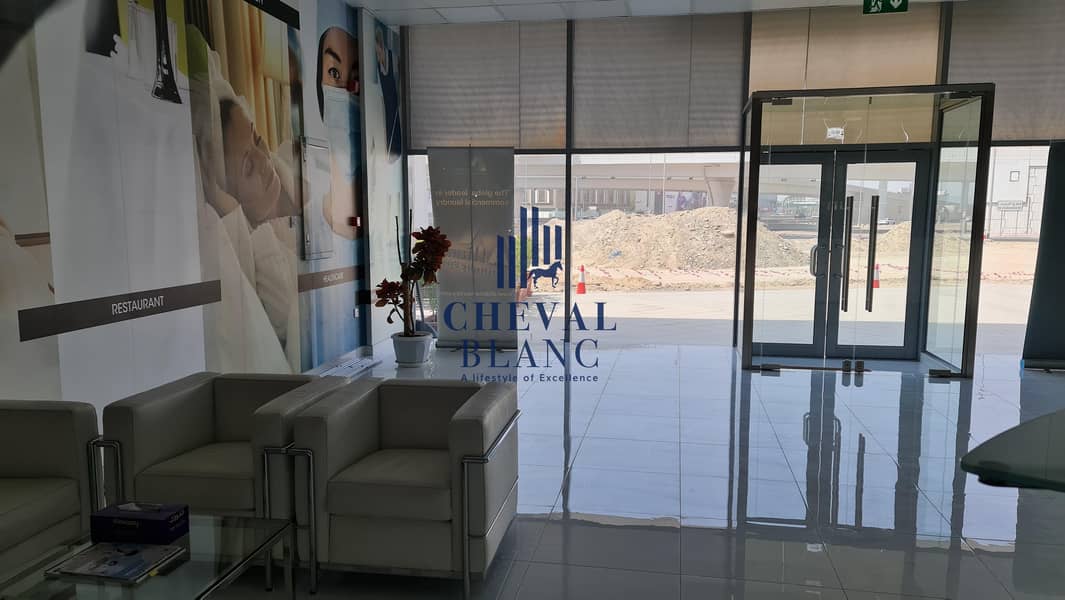 Showroom building on Sheikh Zayed road | Ample parking | Last Showroom