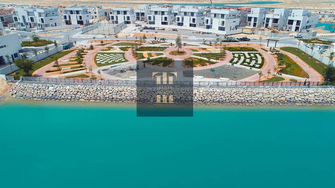 The most luxurious Studio on the waterfront of Sharjah