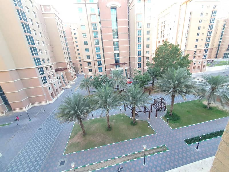 Amazing 1 Bedroom Hall wd Communal Pool in Mbz