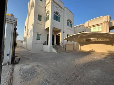 5 Cпальни Вилла в аренду в Халифа Сити, Абу-Даби - Вилла в Халифа Сити, 5 спален, 160000 AED - 6389476