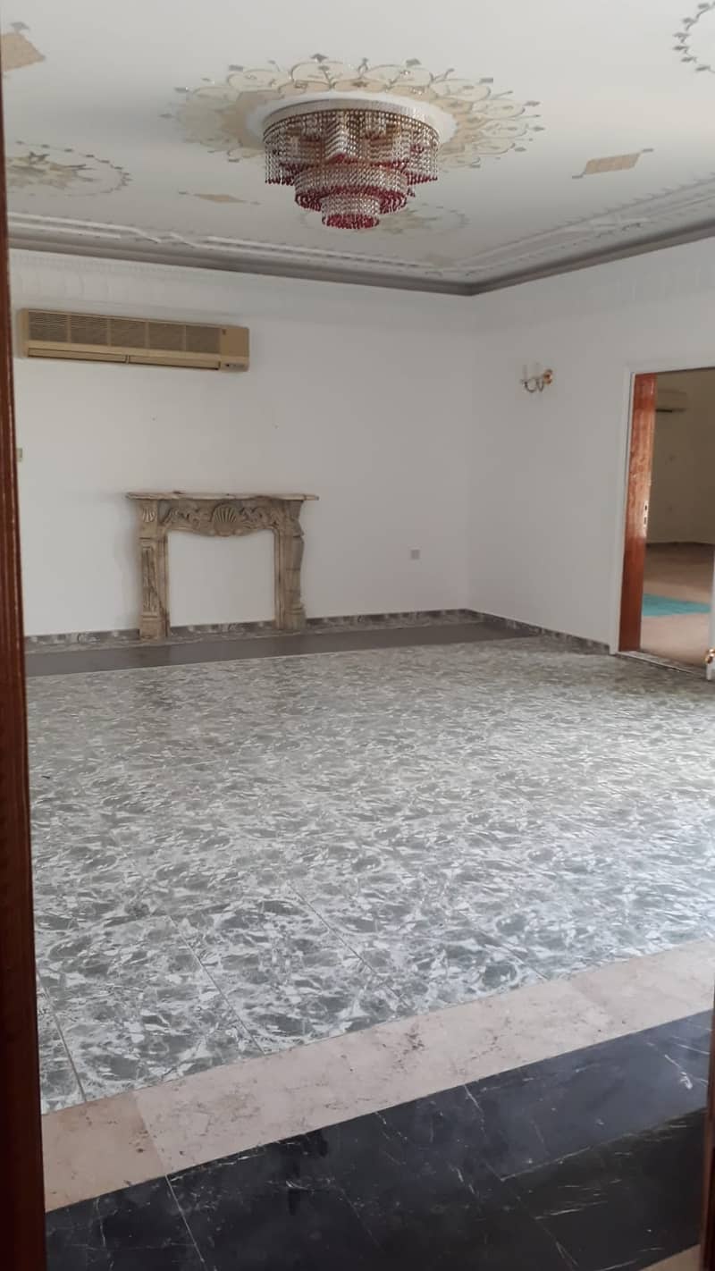 For rent nice   villa main road residential and commercial usage للايجار فيلا استخدام سكني و تجاري