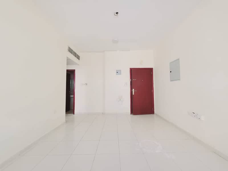 No deposit with central AC 1 Bhk Spacious Layout apartment, close kitchen near Glaxy just only 18k
