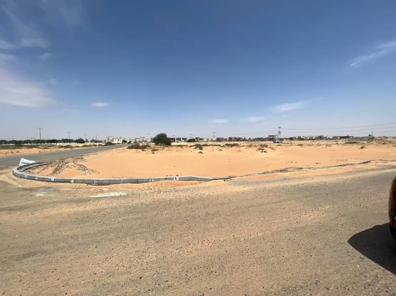 For sale land in Jasmine, opposite the Jasmine garden, at a very attractive price, freehold of all nationalities,
