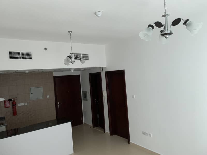 شقة جديدة 1 غرف نوم متاحة للإيجار فقط @ 21K سيتي تاورز ، عجمان