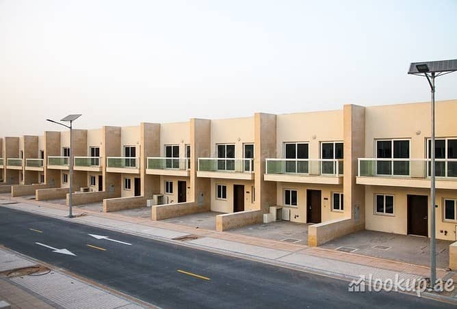 3BEDROOM  MAIDROOM  TOWNHOUSE  FOR RENT 85000/4