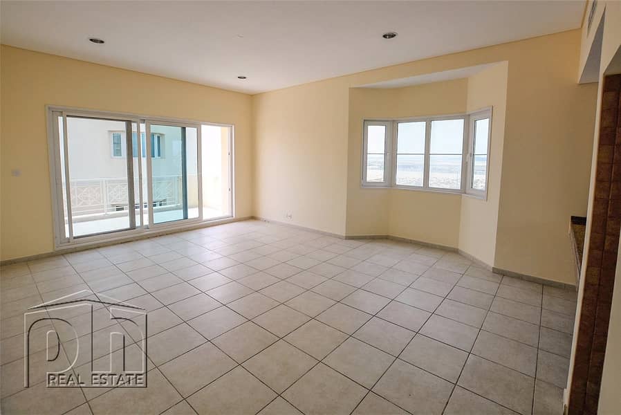 Stunning One Bedroom Apartment With Pool View