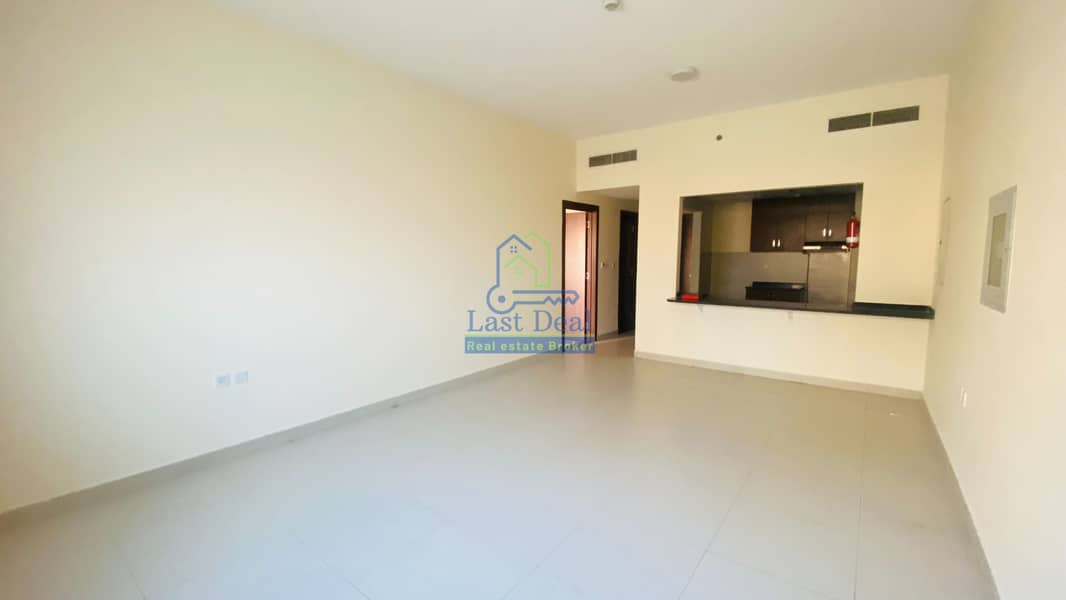 شقة في بناية H39،مدينة دبي للإنتاج 1 غرفة 52000 درهم - 6411745