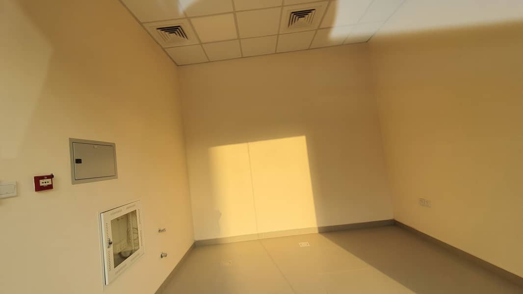 AMAZING  OFFER SHOP FOR RENT ONLY 4K FOR LICENSE  RENEWAL OR NEW LICENSE WITHOUT DEPOSIT IN MALEHA SHARJAH