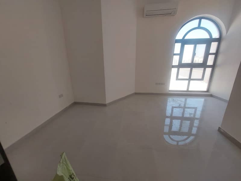 Showroom for rent in UAQ, 74000 sq. ft, 10m height, electricity, offices, staff rooms, prime location near main road.