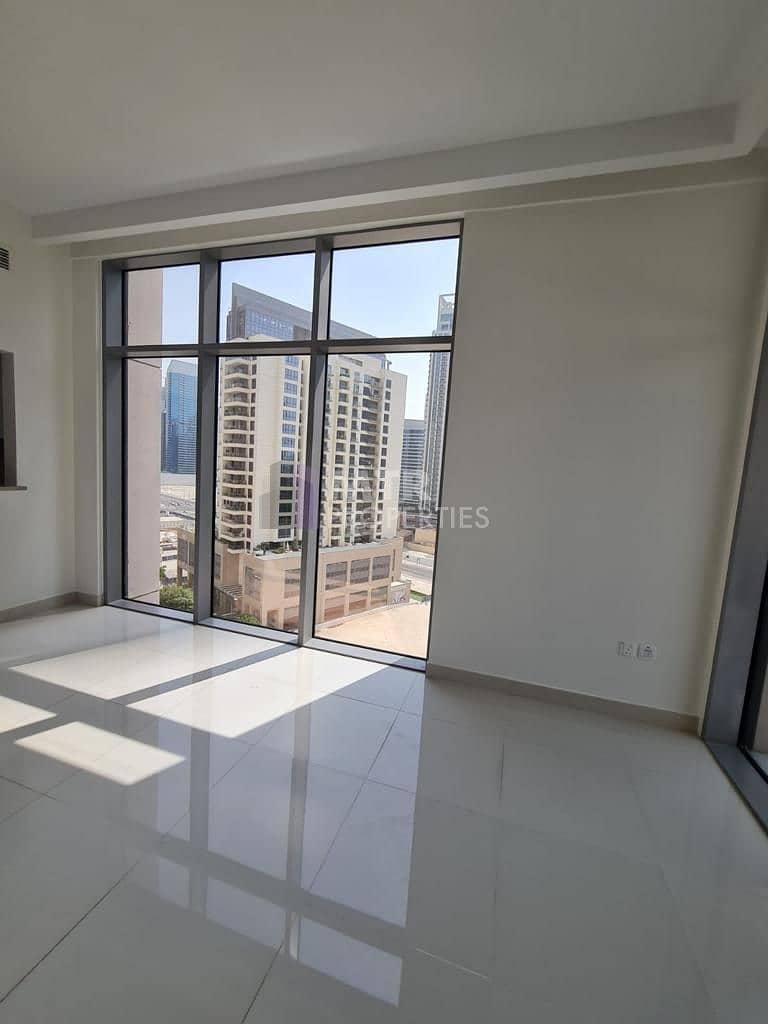 A spacious big 1-bedroom in Blvd Crescent Towers