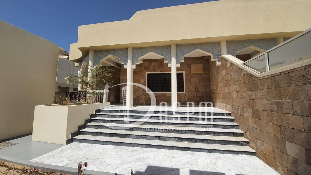 Private entrance + 4 beds in Al Manhal for 160000 AED.