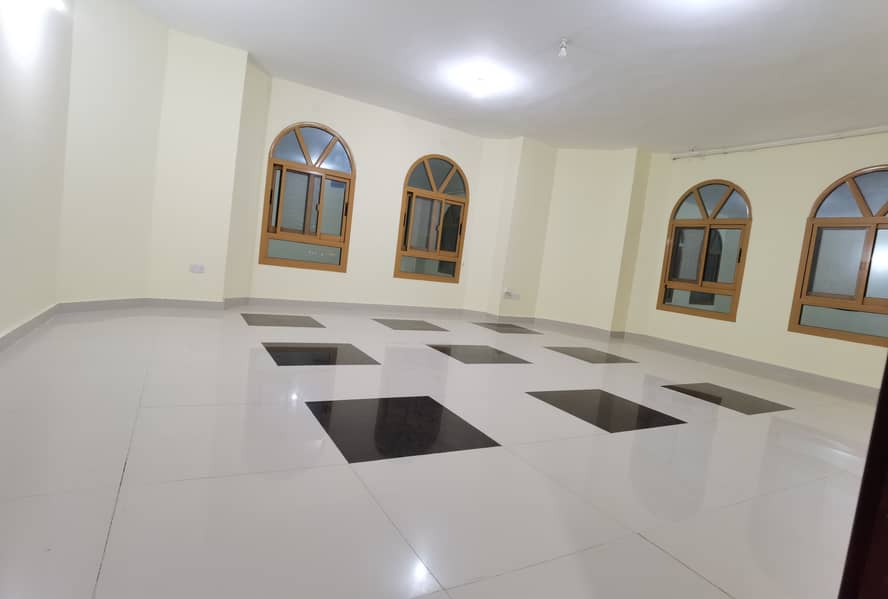LAVISH EXCELLENT SEPARATE ENTRANCE FIRST FLOOR FULL OF VILLA 4BHK  CLOSE TO MAKHANI MALL AT MBZ 85K