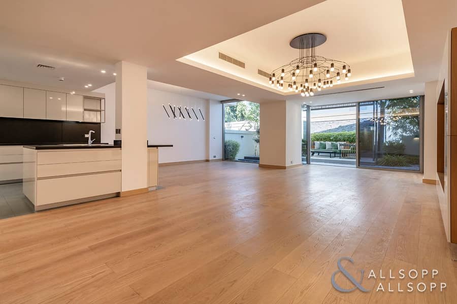 4 Beds | Villa | Upgraded | Roof Terrace