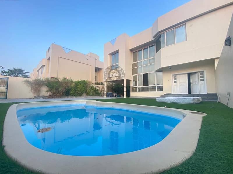 BRIGHT RENOVATED 4BR MAIDS PRIVATE POOL GARDEN SEMI INDEPENDENT VILLA IN JUMEIRAH 2