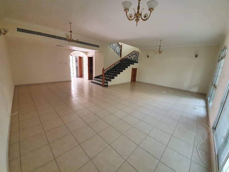 *GREAT DEAL* HUGE ALL EN-SUITE 3 BR VILLA-MAID-TV LOUNGE-POOL-GYM-PVT ENTRANCE-AWAY FROM FLIGHT PATH