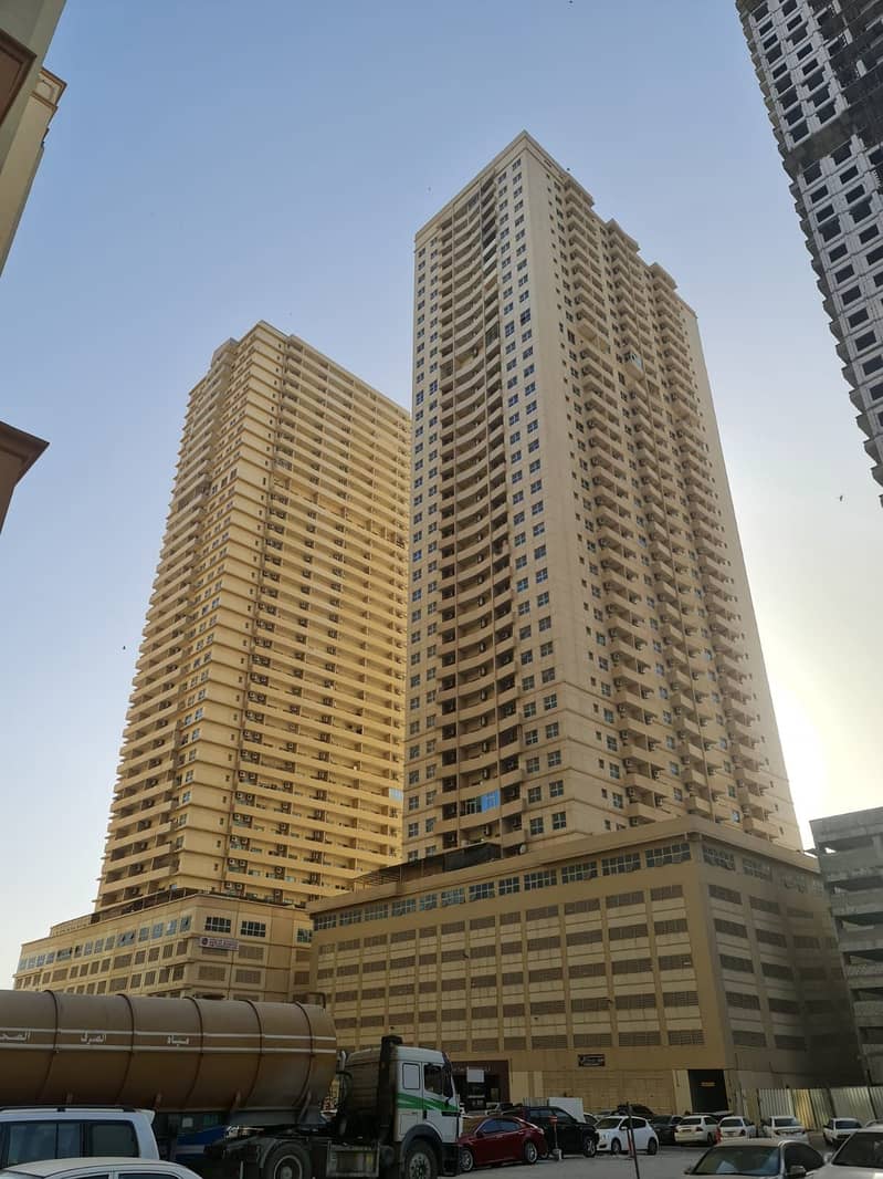 شقة في برج الزنبق،مدينة الإمارات‬ 1 غرفة 160000 درهم - 6438661