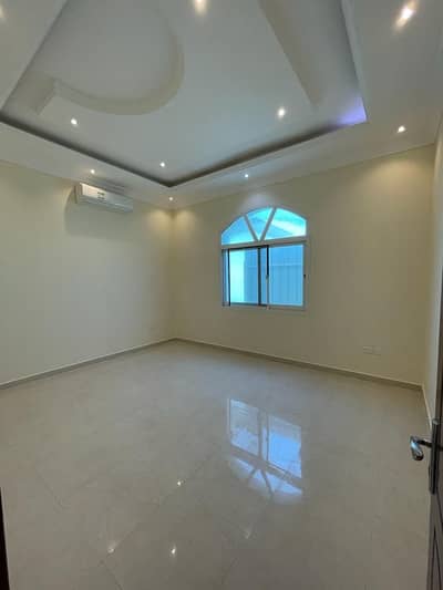 4 Bedroom Townhouse for Rent in Al Shamkha, Abu Dhabi - Spacious 4BHK Mulhaq With Private Entrance Private Yard in Al Shamkha City