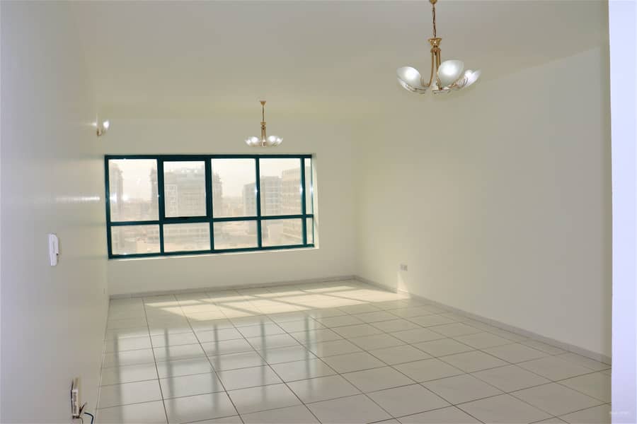 شقة في التاج الابيض،شارع الشيخ زايد 2 غرف 71000 درهم - 5021745
