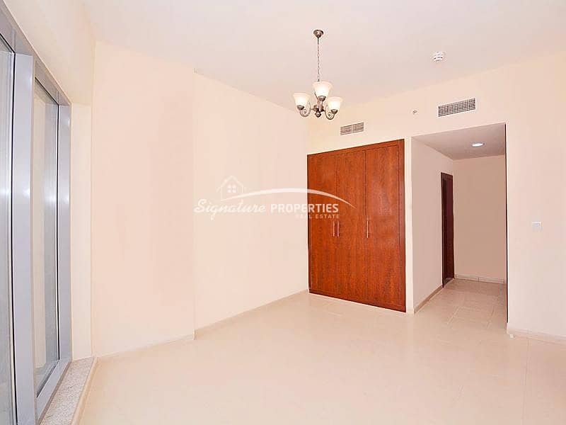 Ideal 1BR for small families|Big Balcony