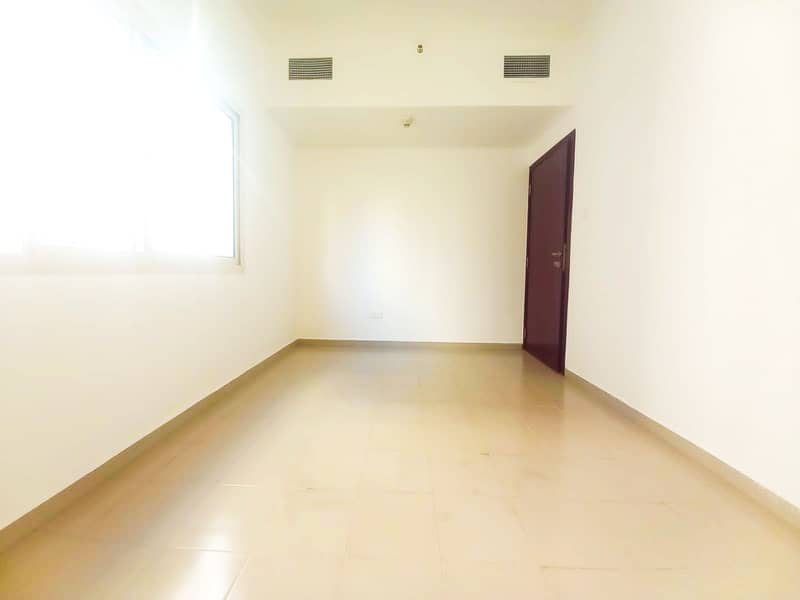 READY TO MOVE AND NEAR TO POND PARK SPACIOUS 1 BHK AVAILABLE RENT 30K WITH CLOSE KICTHEN CAR PARKING