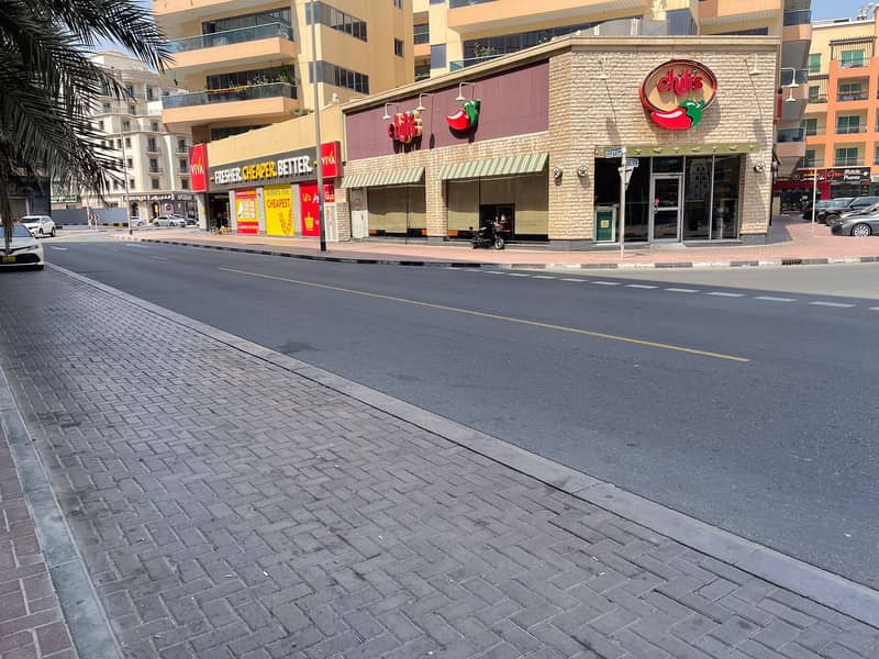 15 Restaurant 1 Min Walk