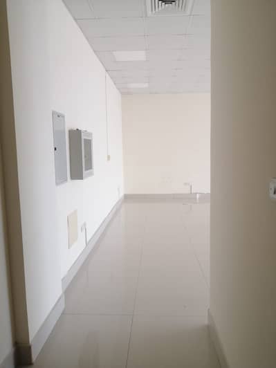 مکتب  للايجار في ند الحمر، دبي - Office Entrance